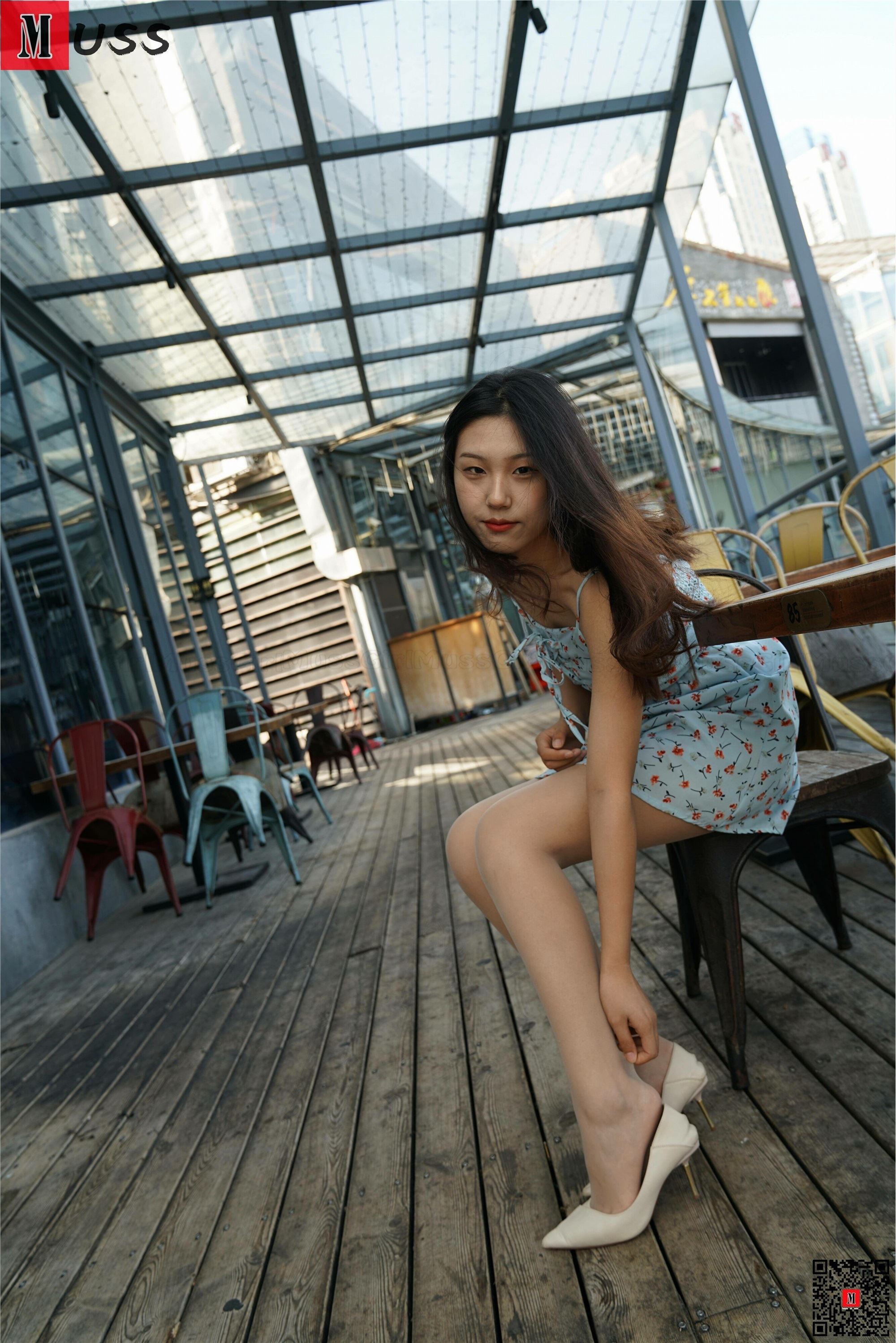 MussGirl慕丝女郎  NO.204 户外碎花肉丝高跟美女